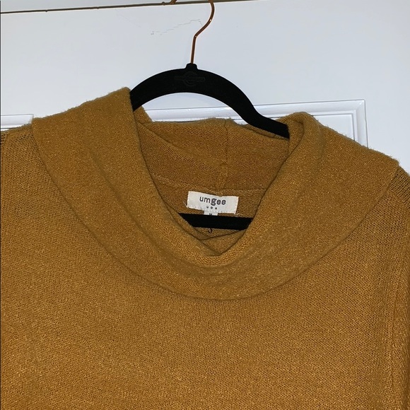 Umgee Mustard/Yellow sweater - Picture 2 of 3